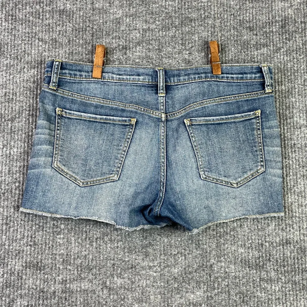 Mossimo Boyfriend Shorts Womens 10/30 Blue Distressed Denim Raw Hem Cutoff